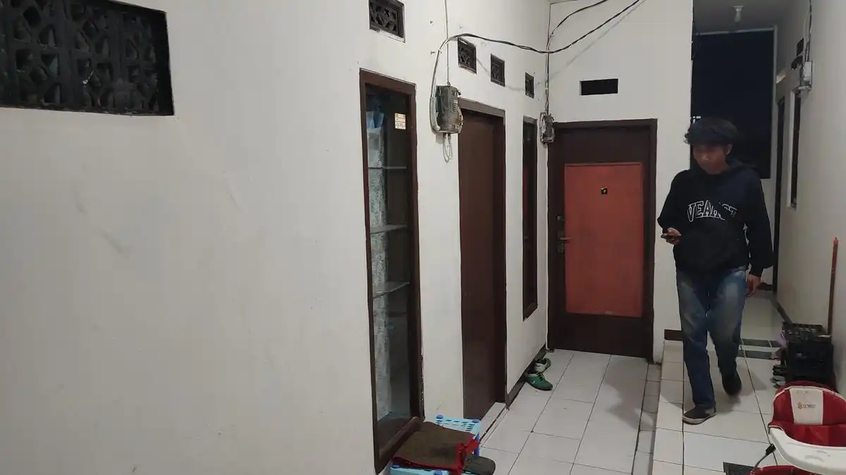 Penggeledahan Densus 88 di Rumah Kontrakan Antapani Bandung dan Barang yang Diamankan