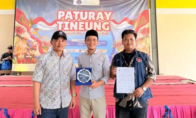 Mahasiswa KKN UNUSIA Perkenalkan Digitalisasi Desa Warungmenteng