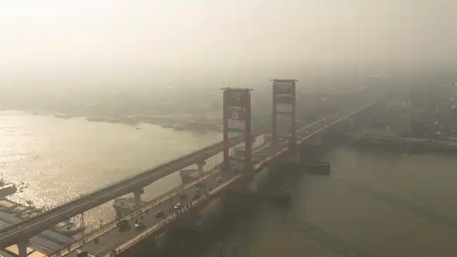 Kabut Asap Karhutla Menyelimuti Palembang, Kualitas Udara Capai Level Berbahaya