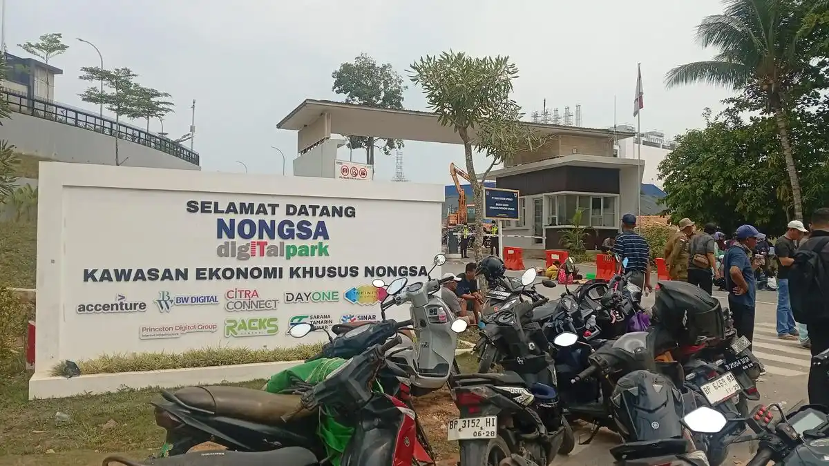 Tiga Bulan Tanpa Air, Warga Sambau Tutup Akses Kawasan Data Center