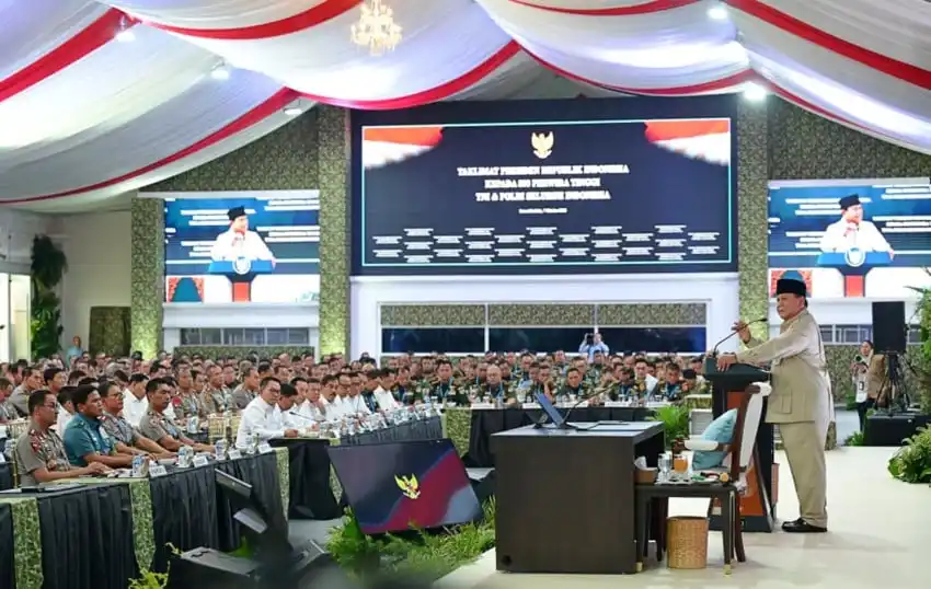 Prabowo Nyatakan Penggunaan Kacamata Bukan Persoalan bagi Calon Prajurit TNI-Polri