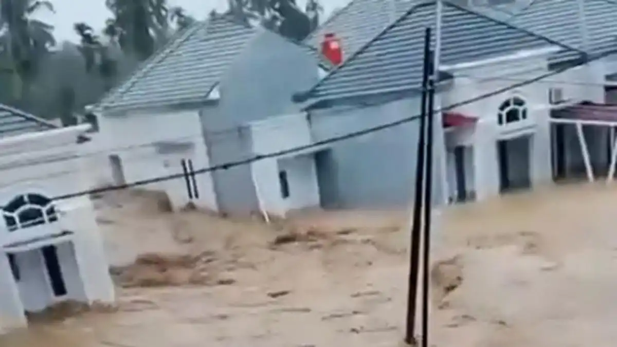 Banjir Menggenangi Tiga Kecamatan di Padang, 225 Kepala Keluarga Terdampak