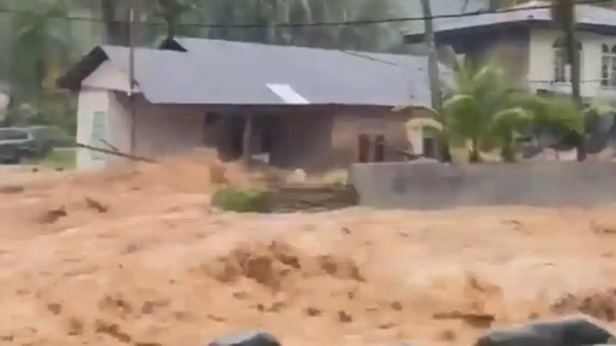 Hujan Ekstrem Picu Banjir di Sejumlah Wilayah Kota Padang