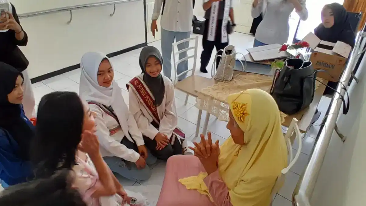 Finalis Pageant dan Pelajar NTB Bawa Semangat Kepedulian ke Panti Sosial Pusaka