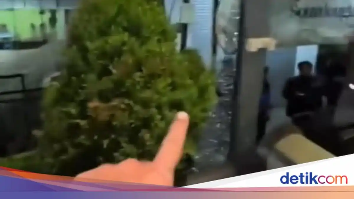 Polisi Amankan Terduga Pelaku Penyerangan Bus Persib U-18 di Batang