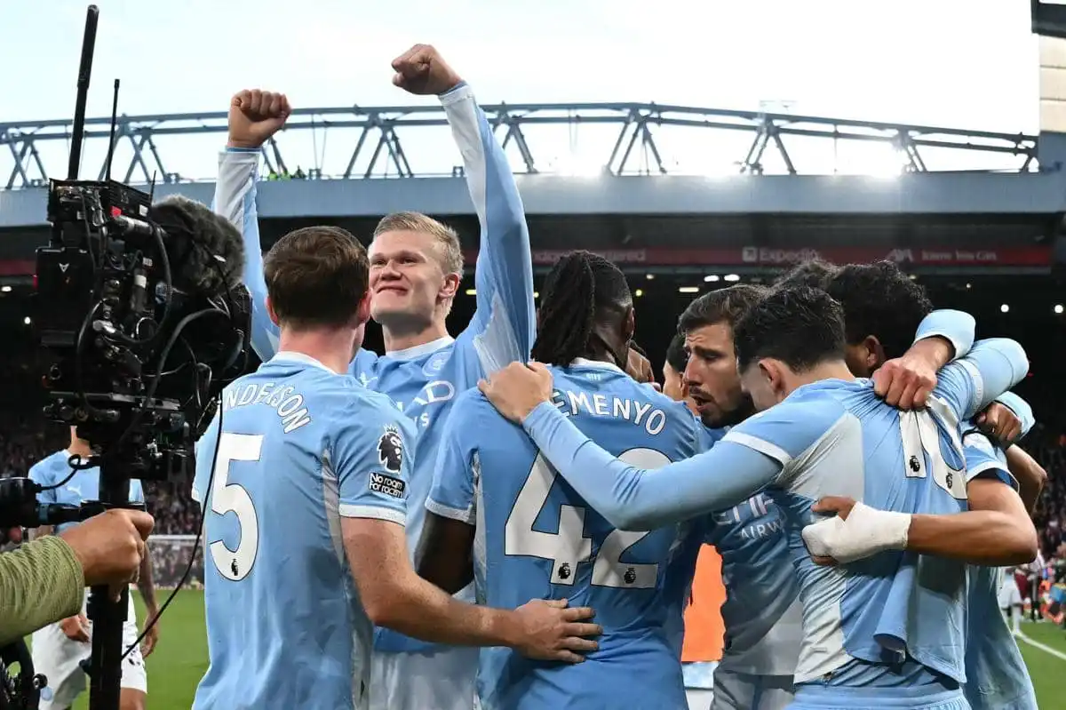 Manchester City Tundukkan Liverpool 3-0 Setelah Bermain dengan 10 Pemain di Anfield
