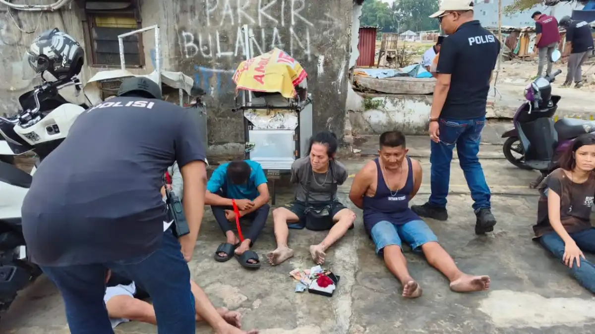 Operasi Gabungan di Kampung Boncos, Lapak Diduga Narkotika Dimusnahkan