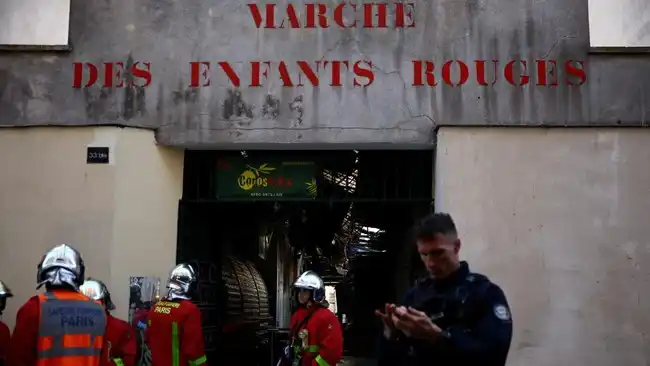 Pasar Bersejarah di Paris Ludes Dilalap Api, Wali Kota Sebut Kerusakan Total