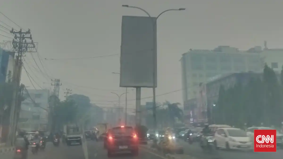 Kabut Asap Karhutla Memburuk, Jembatan Ampera Nyaris Hilang dari Pandangan