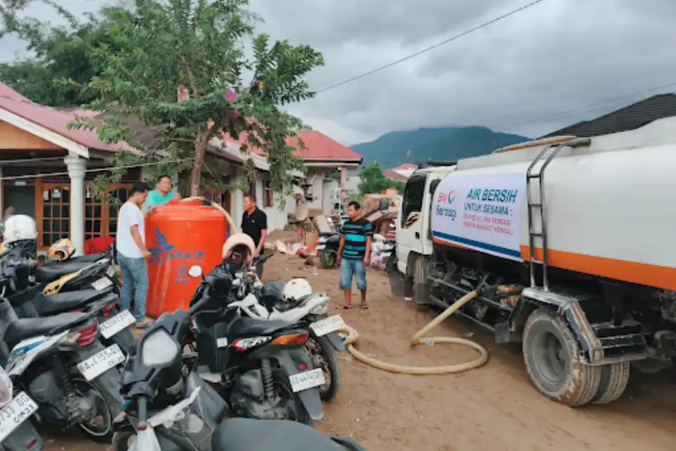 BNI Salurkan Bantuan untuk Warga Terdampak Banjir di Padang
