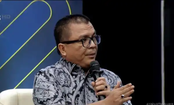 Denny Indrayana Soroti Dugaan Pasal Pengecualian Syarat Pendidikan Gibran