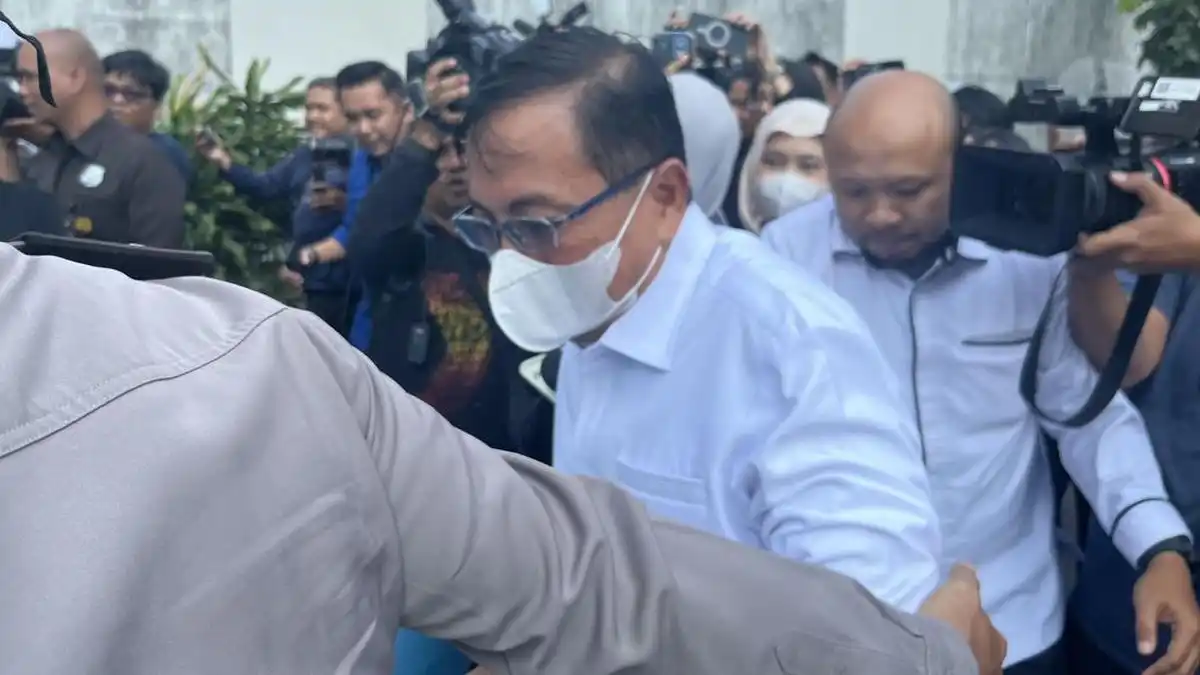 Rustian Keluar dari KPK Tanpa Keterangan Setelah Pemeriksaan OTT BNPB