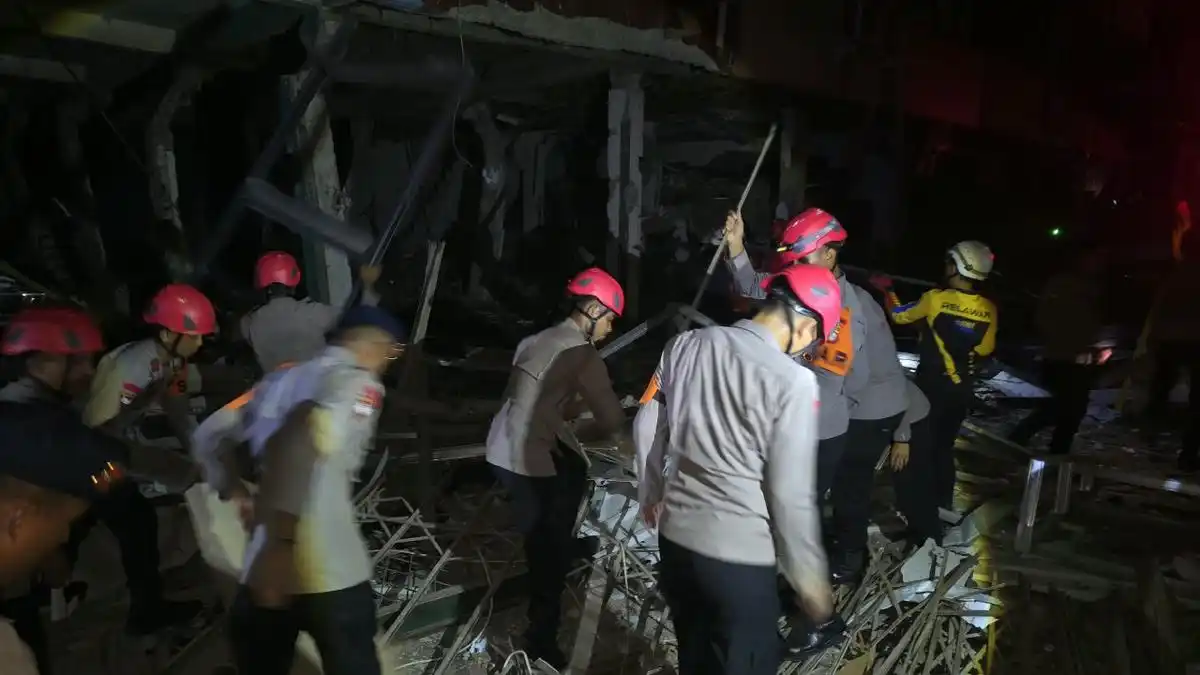 Ledakan di Pertokoan Pasar Cimanggis, Brimob Bantu Evakuasi dan Sterilisasi