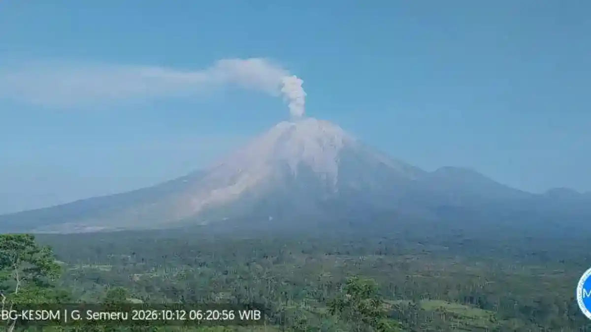 Semeru Erupsi Lagi, Warga Diminta Jauhi Alur Lahar dan Zona Rawan