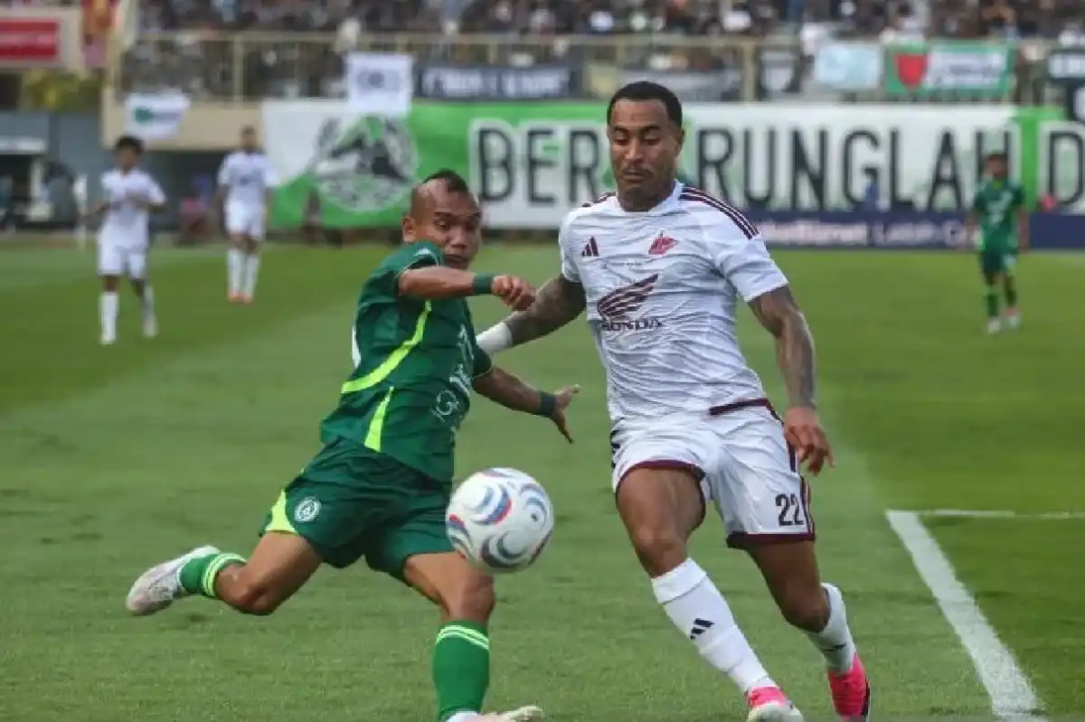 Pieter Huistra Nilai Duel PSS Sleman kontra Persebaya Bakal Kompetitif