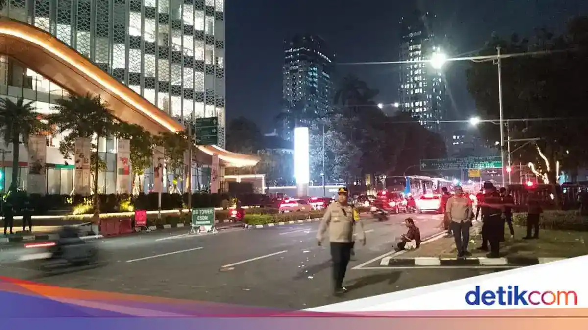 Aksi Mahasiswa di Depan IRTI Monas Berakhir, Jalan Medan Merdeka Selatan Dibuka Kembali