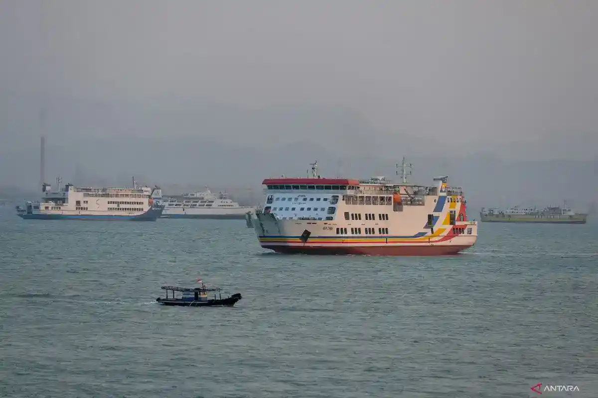 Kebakaran KMP Batumandi Saat Hendak Sandar di Merak, Seluruh Penumpang Dievakuasi