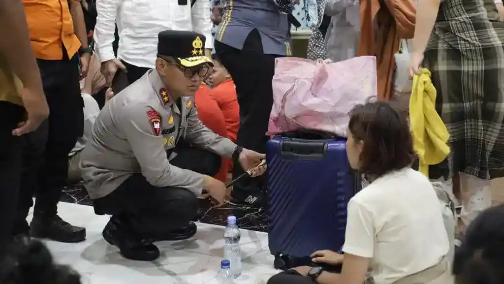420 Penumpang KMP Batumandi Dievakuasi Setelah Kapal Terbakar di Selat Sunda