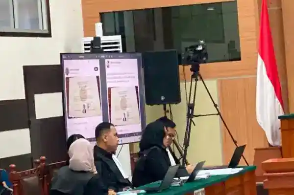 Dian Sandi Mengaku Belum Pernah Melihat Ijazah Asli Jokowi