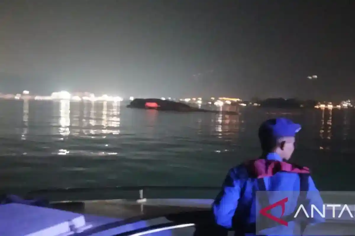 KMP Batumandi Terbalik di Perairan Merak, Polda Banten Siapkan Evakuasi