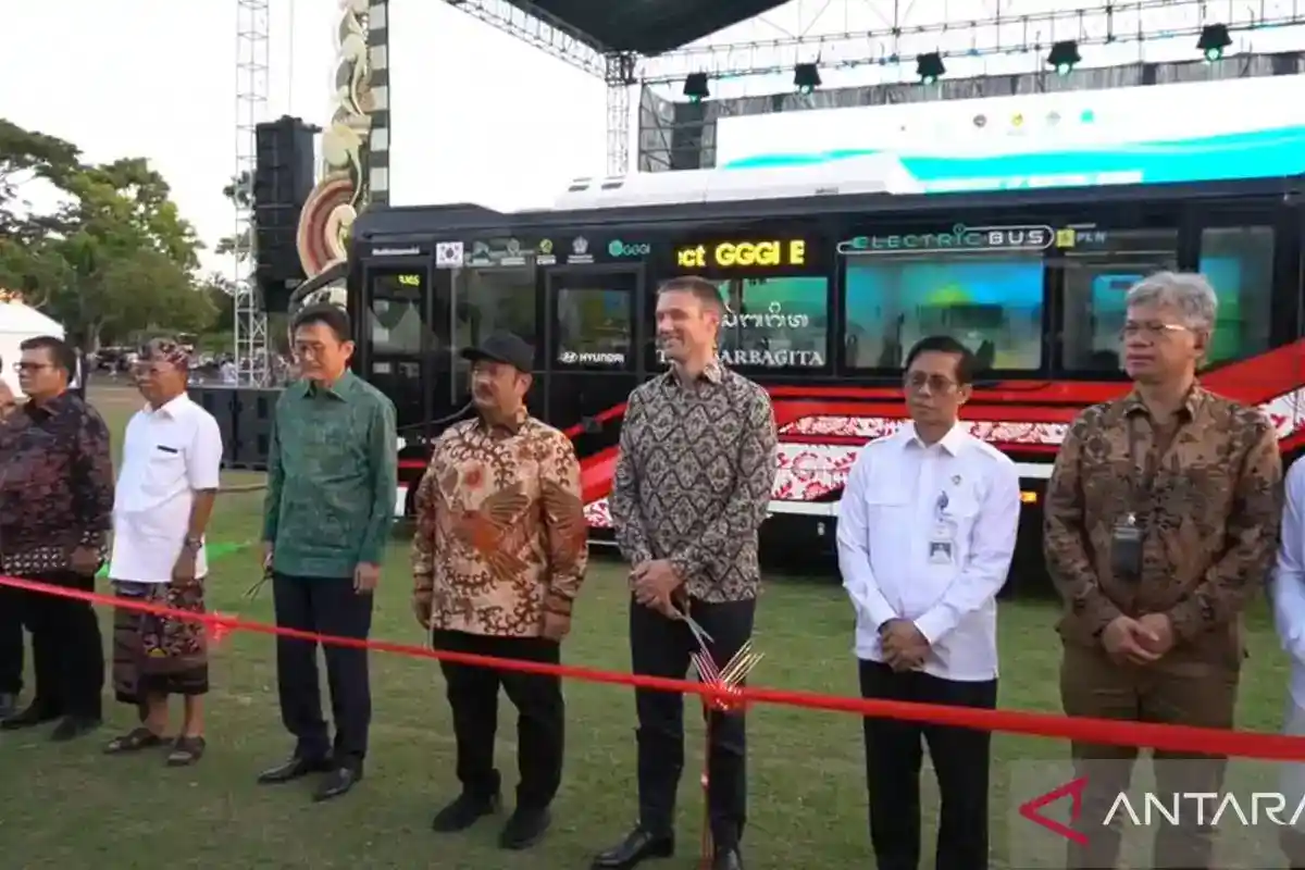 Hibah 11 Bus Korea Jadi Pendorong Baru Transportasi Listrik di Bali