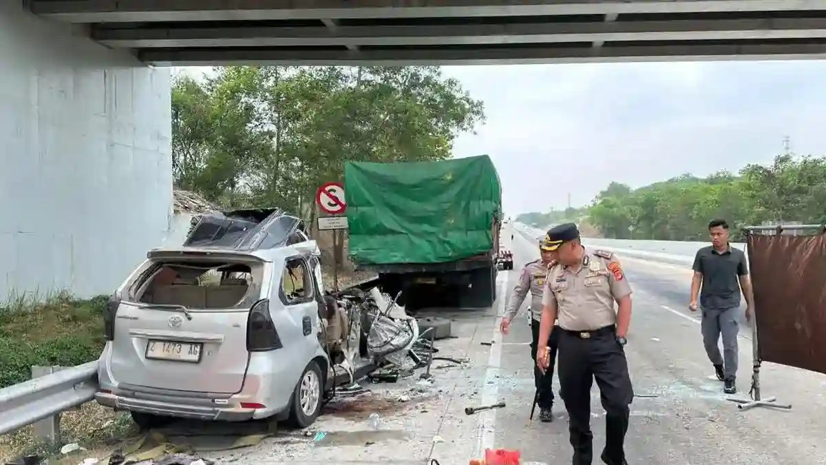 Kecelakaan Avanza dan Truk Fuso di Tol Terpeka Tewaskan Enam Orang