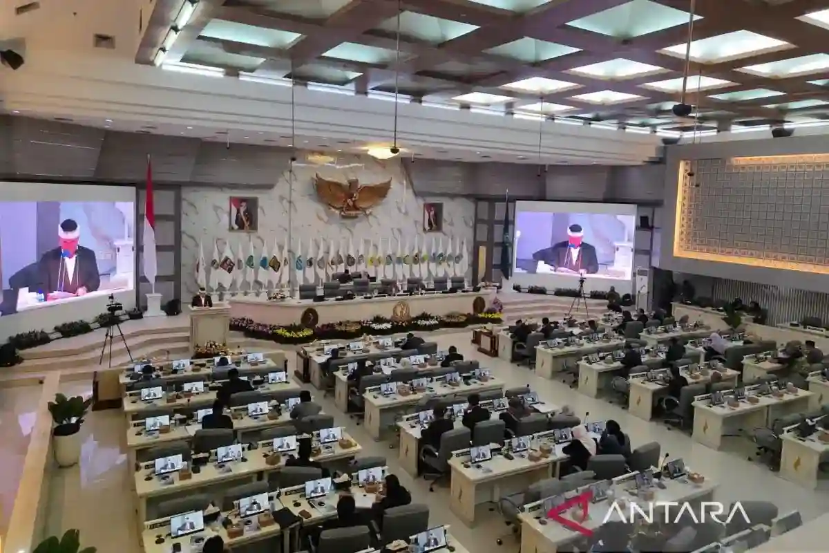 RAPBD Jabar 2027 Proyeksikan Pendapatan Rp29,35 Triliun
