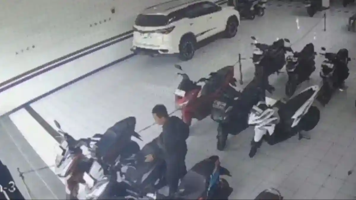 Modus Berpura-pura Membeli Motor, Honda PCX di Showroom Tambora Dibawa Kabur