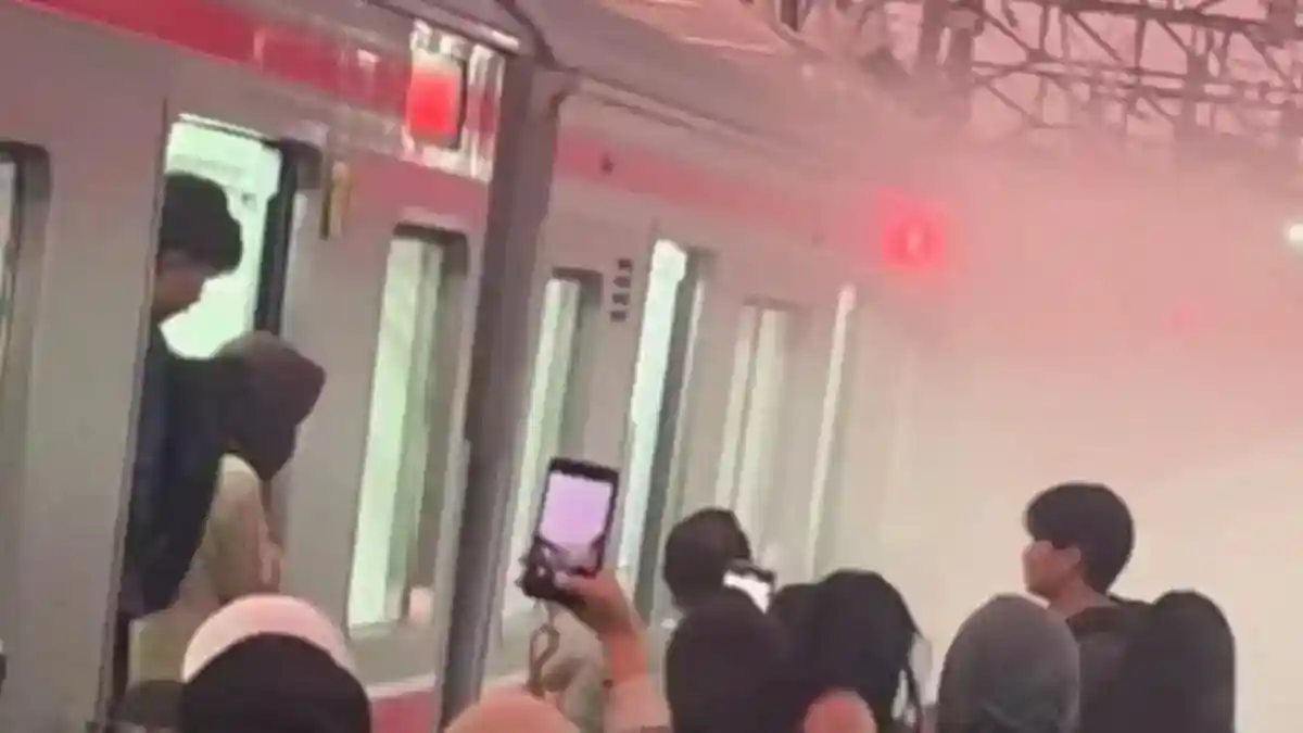 Percikan Pantograf Picu Gangguan KRL di Stasiun Jakarta Kota