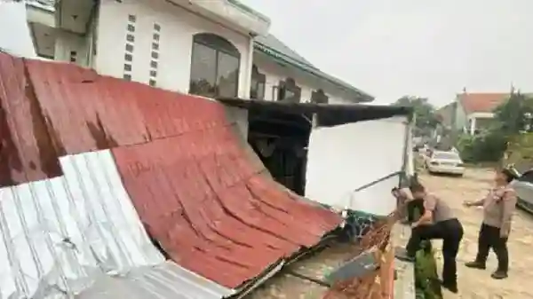Puting Beliung dan Longsor Rusak 522 Rumah di Padalarang