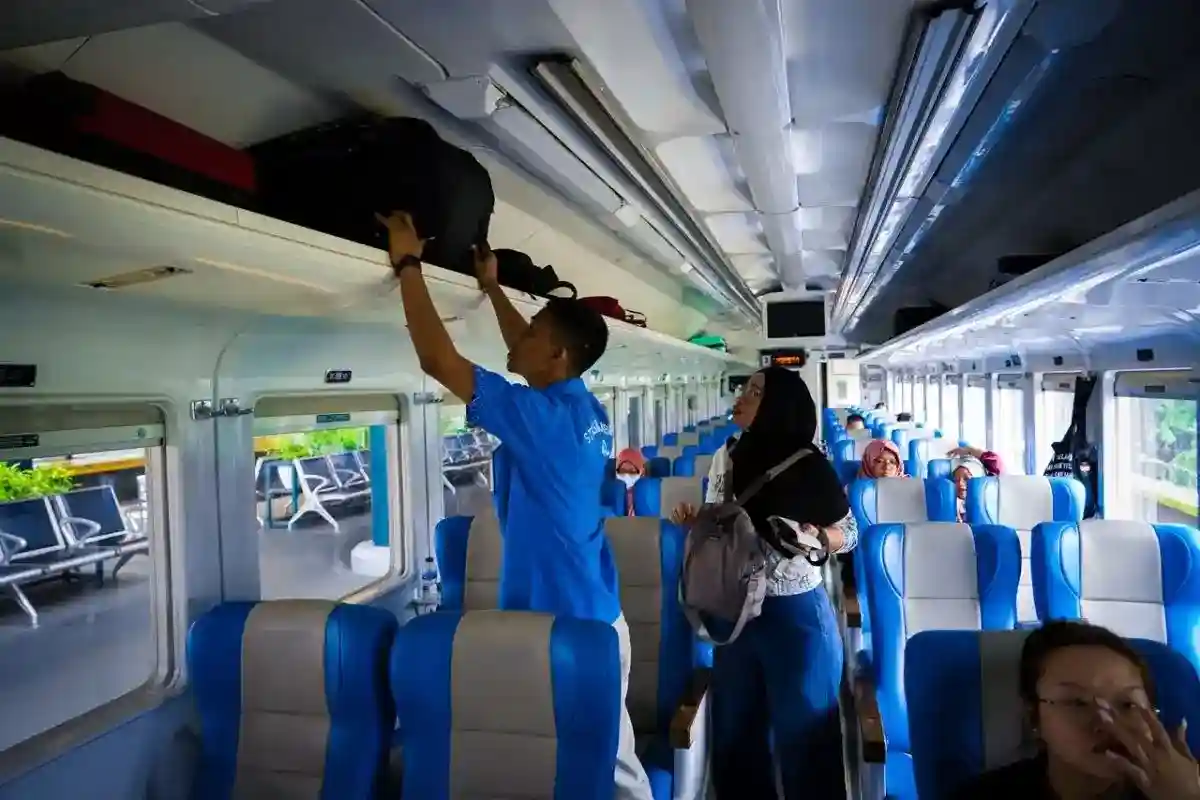 Perjalanan Kereta dari Gambir Tetap Terjadwal di Tengah Rencana Aksi Massa