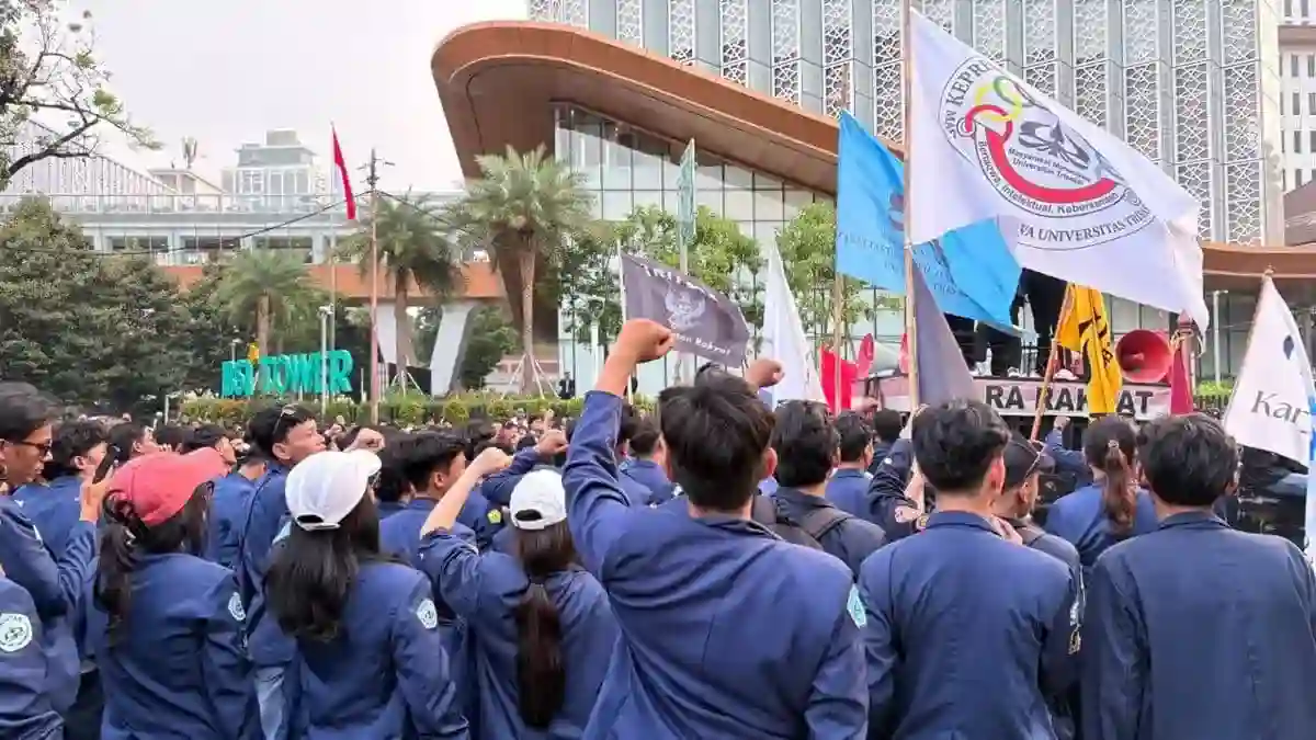 Aksi Mahasiswa Trisakti di Patung Kuda: Lagu Kebangsaan dan Tiga Sumpah Keadilan