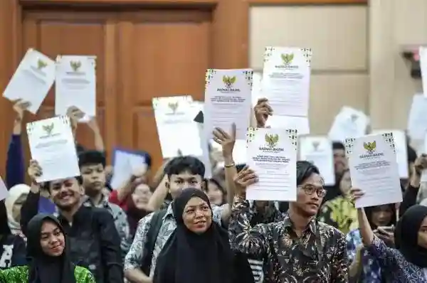 Pemprov DKI Bantu 442 Warga Jakarta Barat Menebus Ijazah