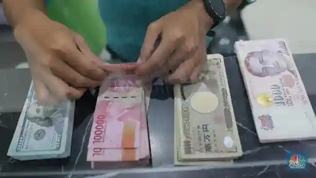 Ringgit Memimpin Penguatan Mata Uang Asia, Rupiah Ikut Menguat terhadap Dolar AS