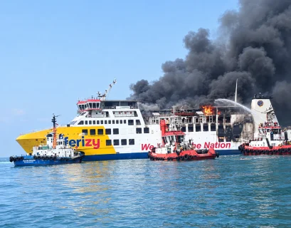 KMP BATU MANDI TERBAKAR DI SELAT SUNDA, TIM GABUNGAN LAKUKAN EVAKUASI PENUMPANG